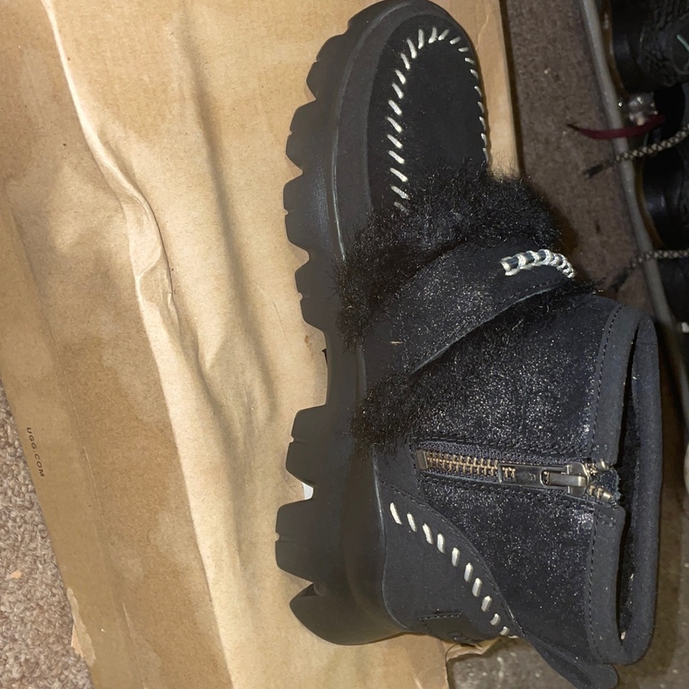 Black ugg size 6 brand new